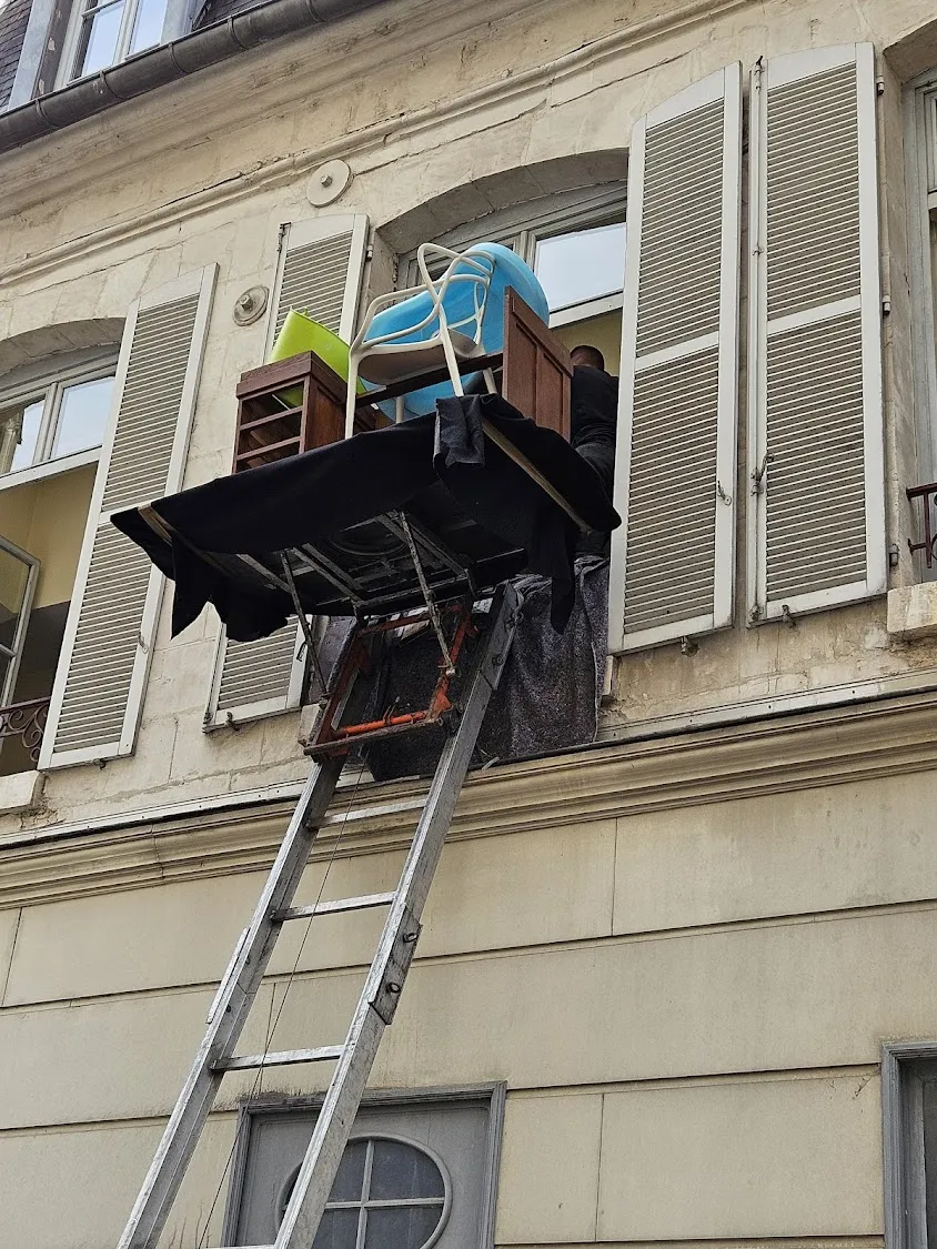 MONTE MEUBLES ET CIE