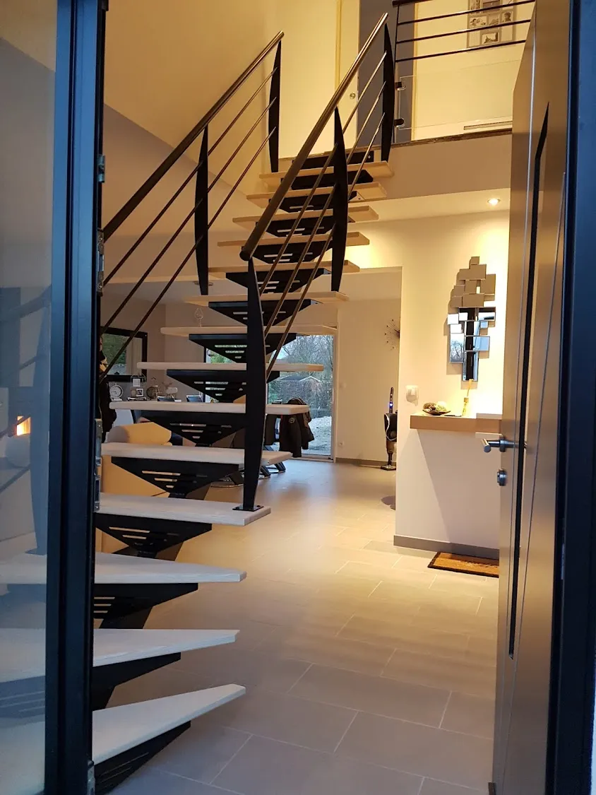 MENUISERIE ANSERIENNE ESCALIERS SUR MESURE