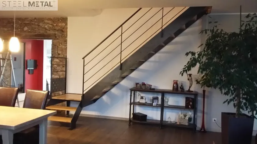 Steel Métal, fabrication d'escalier métal et bois à Vannes